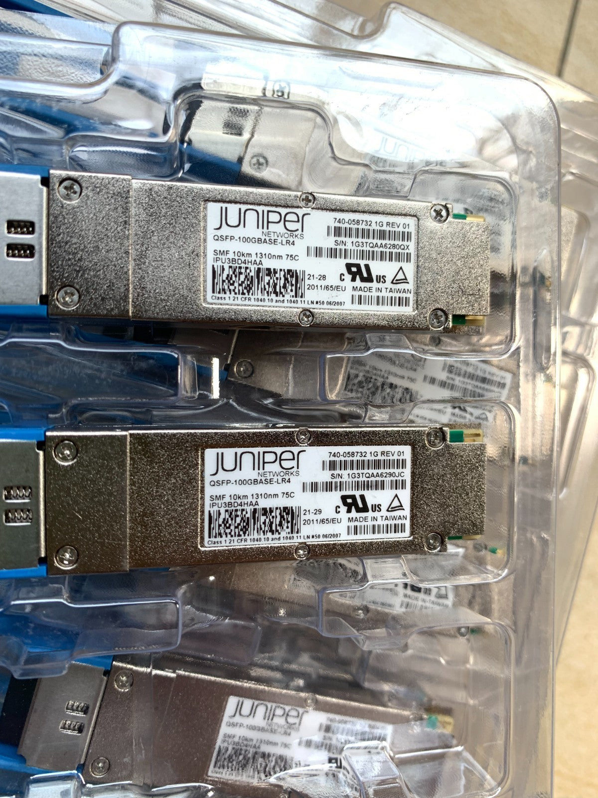 1PCS Juniper QSFP-100GBASE-LR4 740-058732 SMF 10km 1310nm 75c Transceiver Module