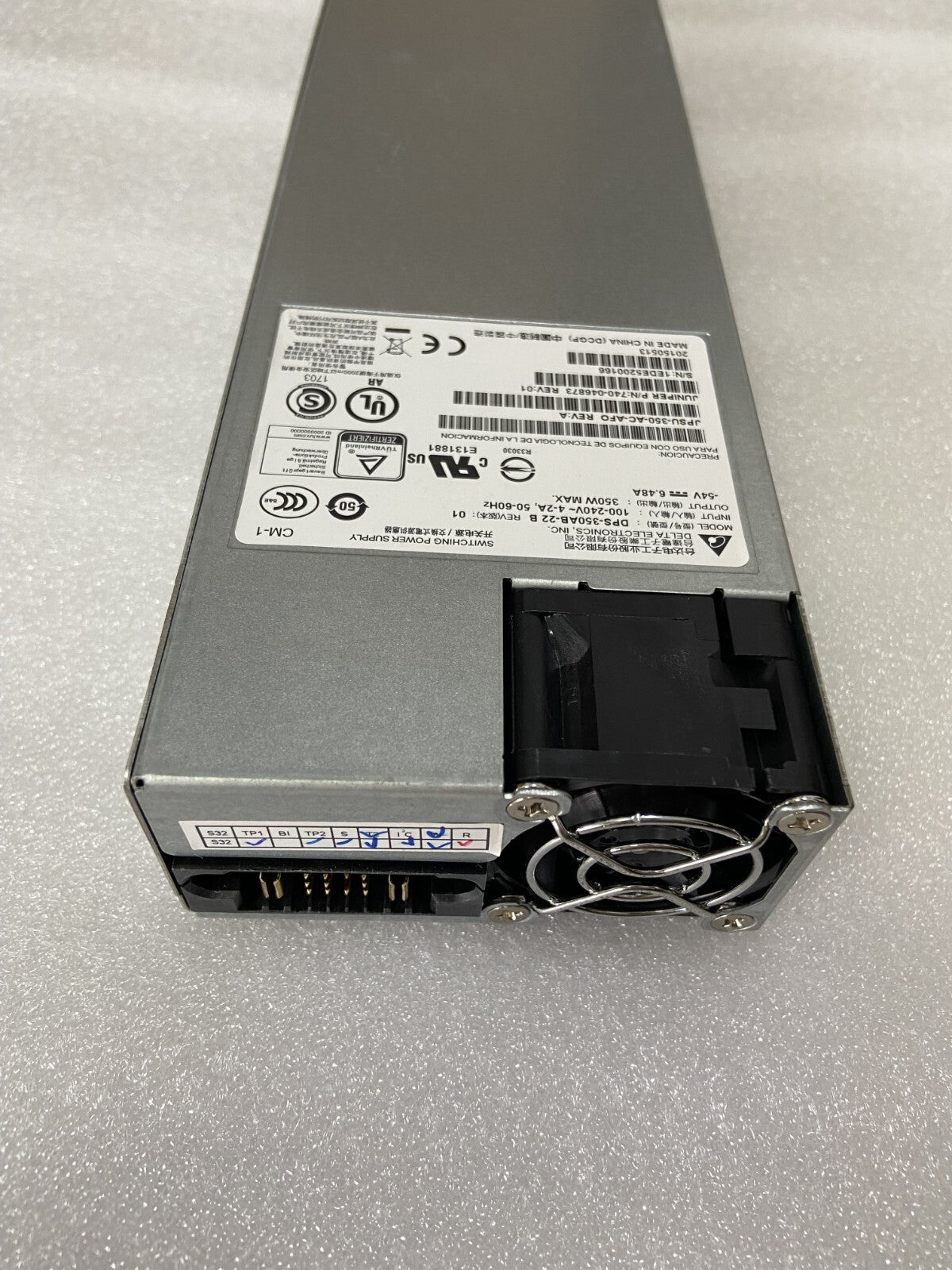 Fuente de alimentación Juniper JPSU-350-AC-AFO DPS-350AB-22 B para EX4300-48P buen trabajo