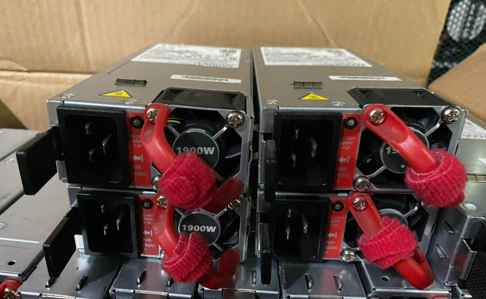 Fuente de alimentación de CA Arista Networks 1900W para DCS-7280CR2A (PWR-1900AC-F) Buen trabajo