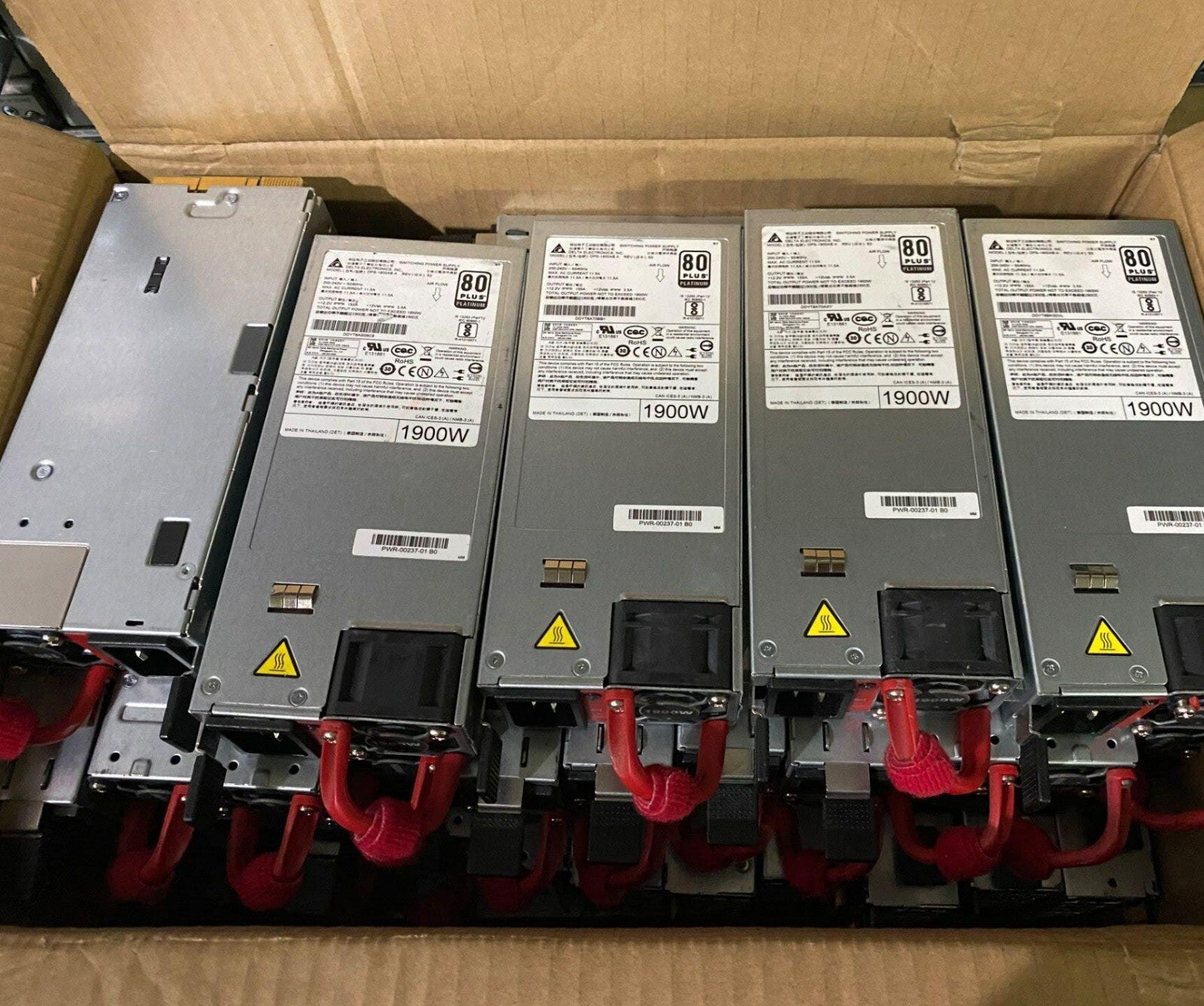 Fuente de alimentación de CA Arista Networks 1900W para DCS-7280CR2A (PWR-1900AC-F) Buen trabajo