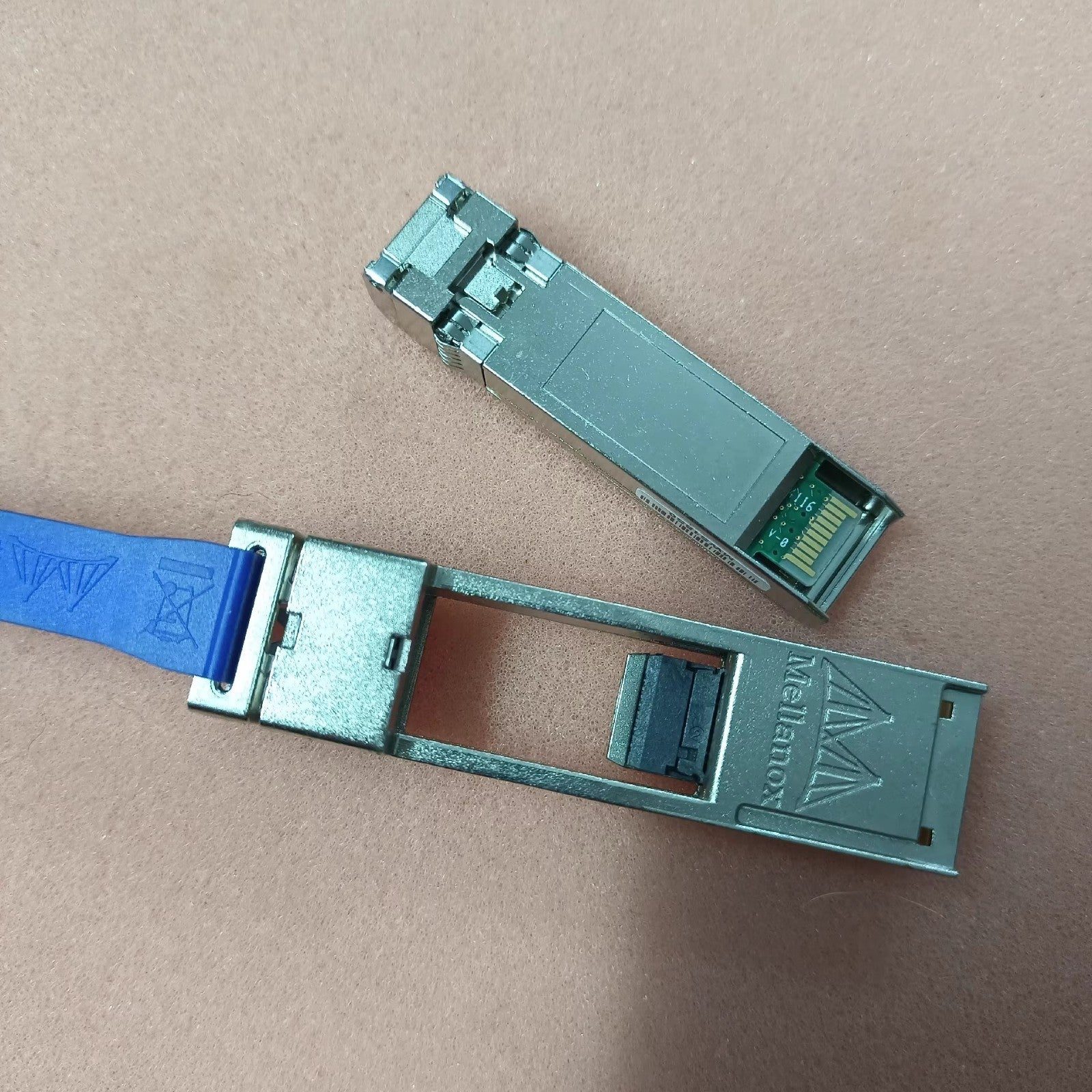 Mellanox MAM1Q00A-QSA 655874-B21 Adapter 40GbE QSFP+ to 10GbE + 10G SFP+ Module