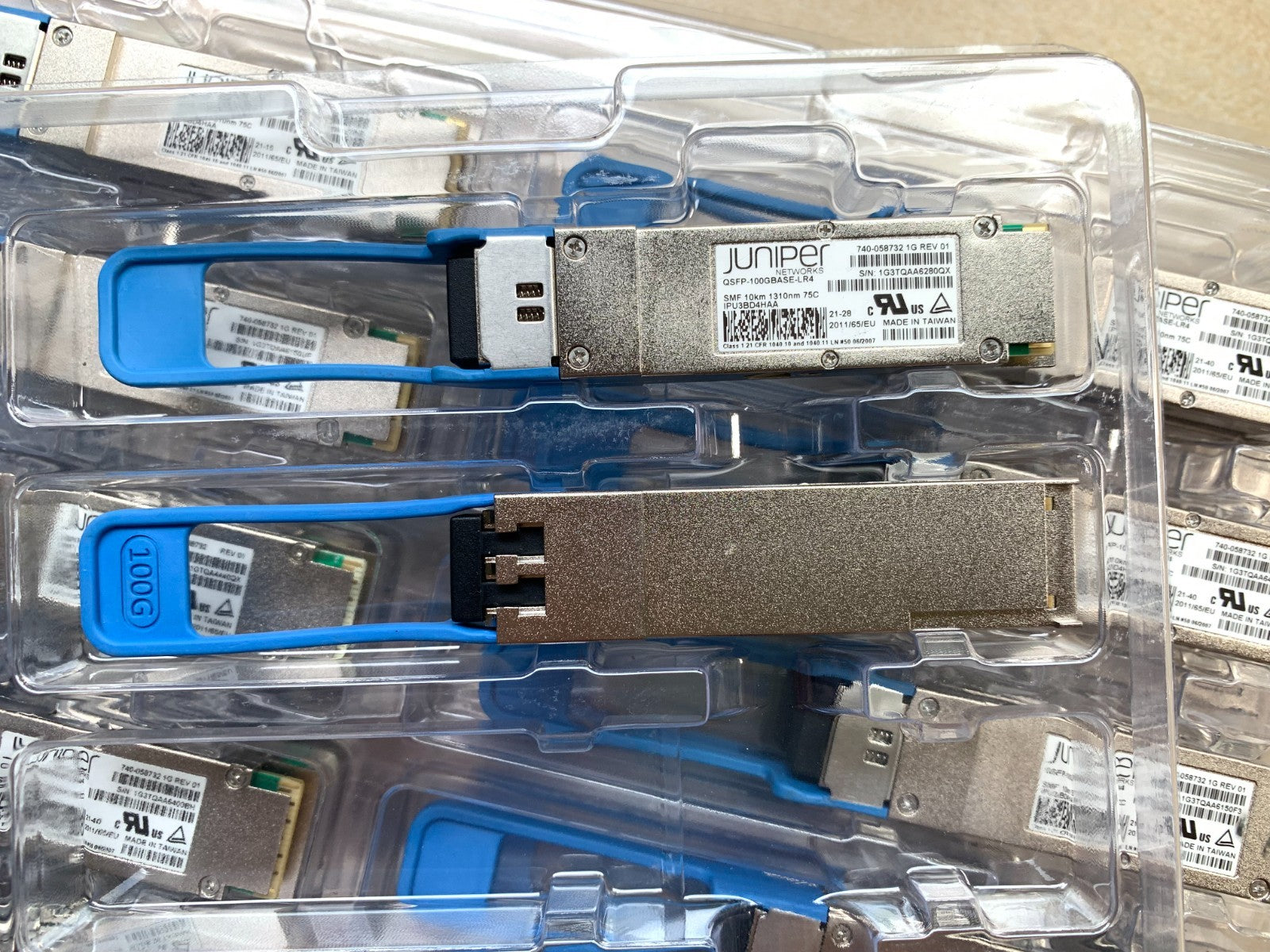 1PCS Juniper QSFP-100GBASE-LR4 740-058732 SMF 10km 1310nm 75c Transceiver Module