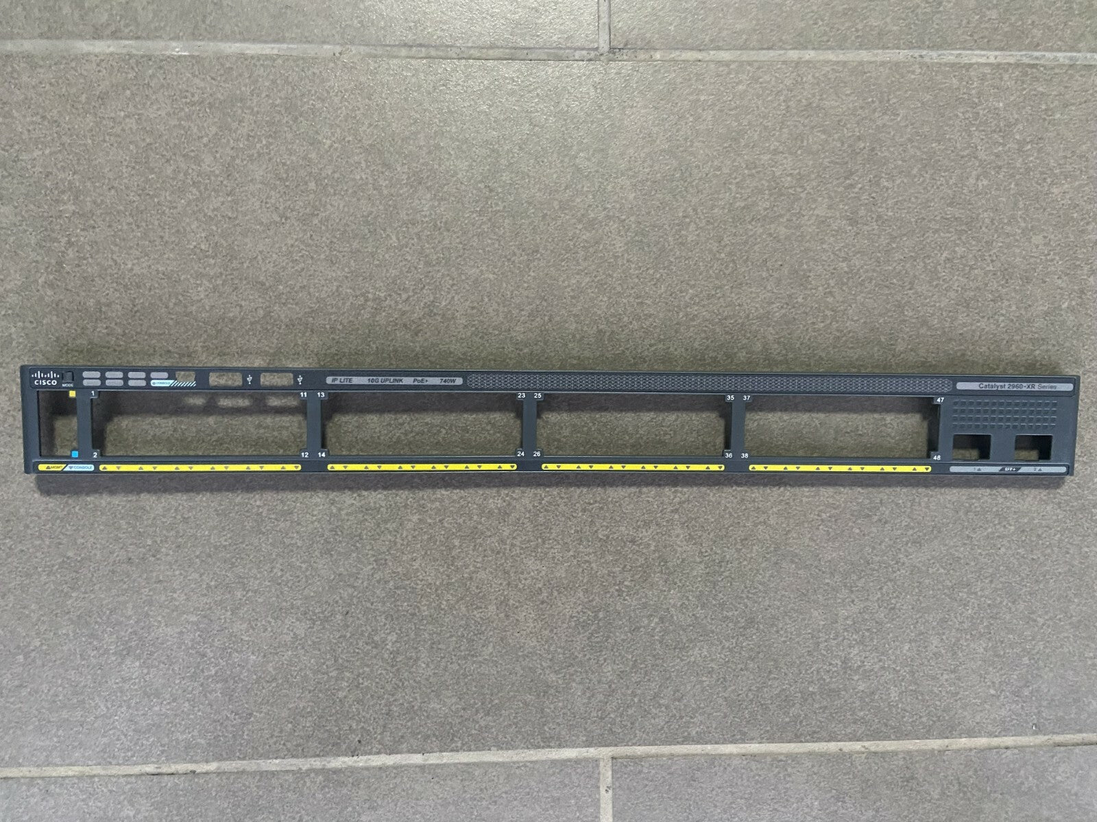 Placa frontal de repuesto Cisco Catalyst WS-C2960XR-48FPD-I 10G 740W