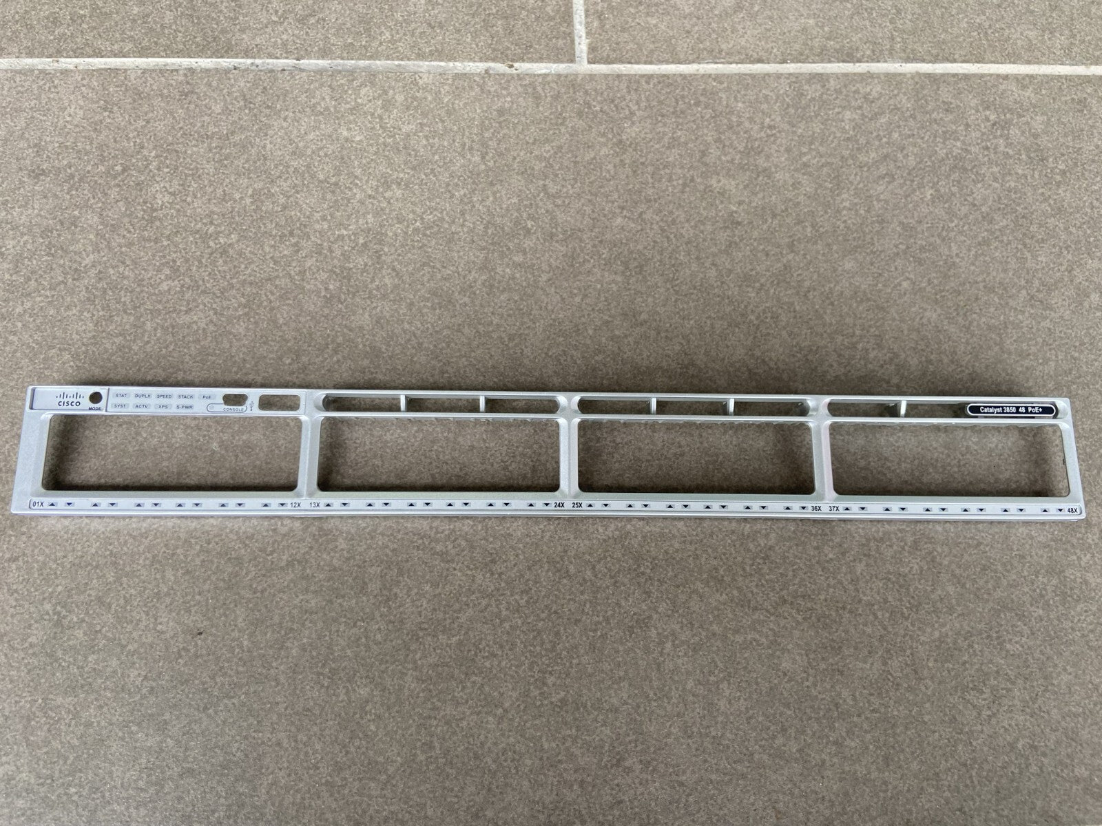 Nueva versión de la placa frontal de repuesto Cisco WS-C3850-48F-S WS-C3850-48F-L /E