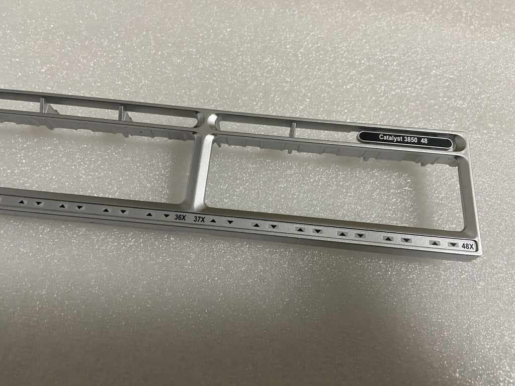 Placa frontal (faceplate) para repuesto de un Cisco WS-C3850-48T-S / WS-C3850-48T-L de estilo antiguo