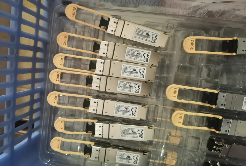 1pcs Finisar FTCC8612E1PCM 200GBASE-SR4 QSFP56 SR4 100m Transceiver Modules