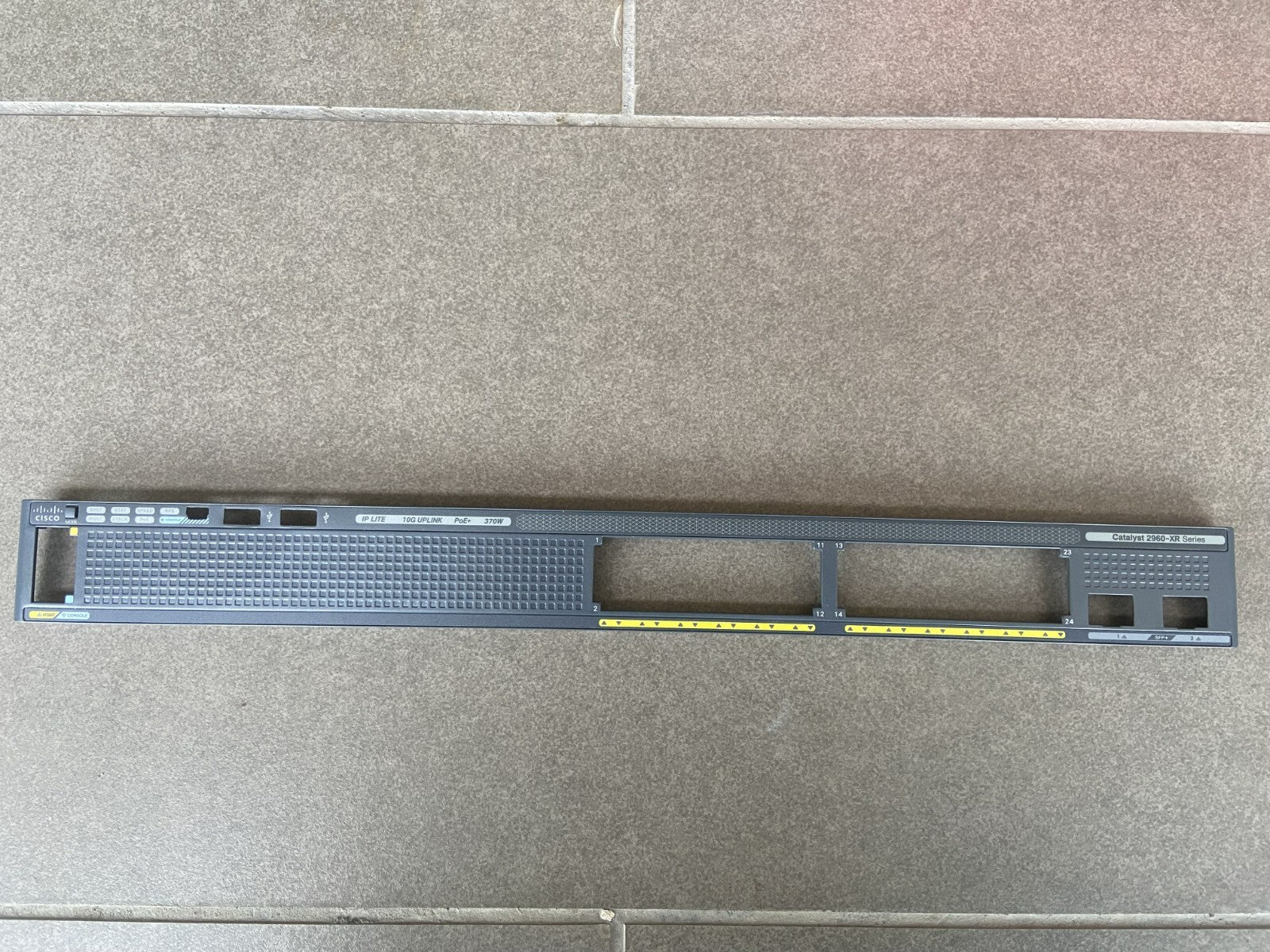 Cisco Catalyst WS-C2960XR-24PD-I 10G 370W Placa frontal para reemplazo