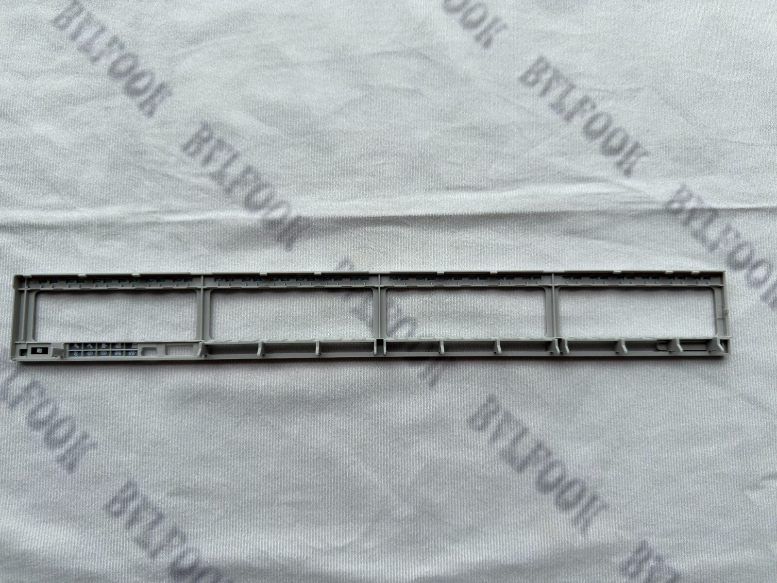 1pcs NEW Cisco C9300-48UN-E  C9300-48UN-A Bezel Faceplate for replacement