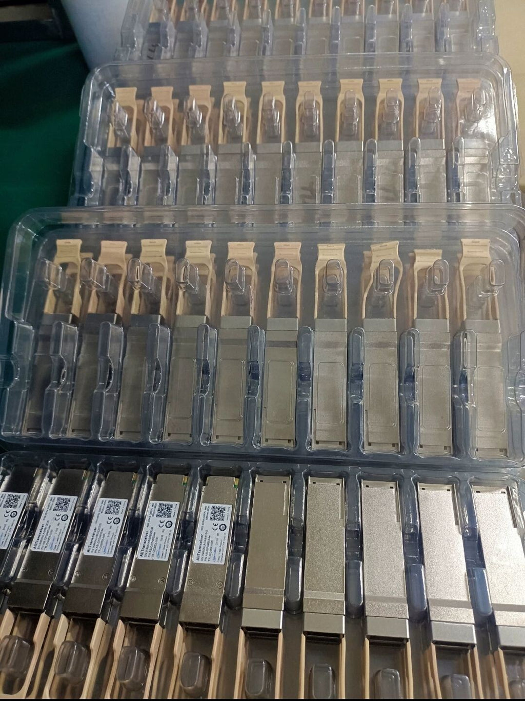 1pcs INNO LIGHT TR-QQ85X-N00 AB-QP0485S4e 40Gb/s QSFP+ eSR4 300m Transceiver