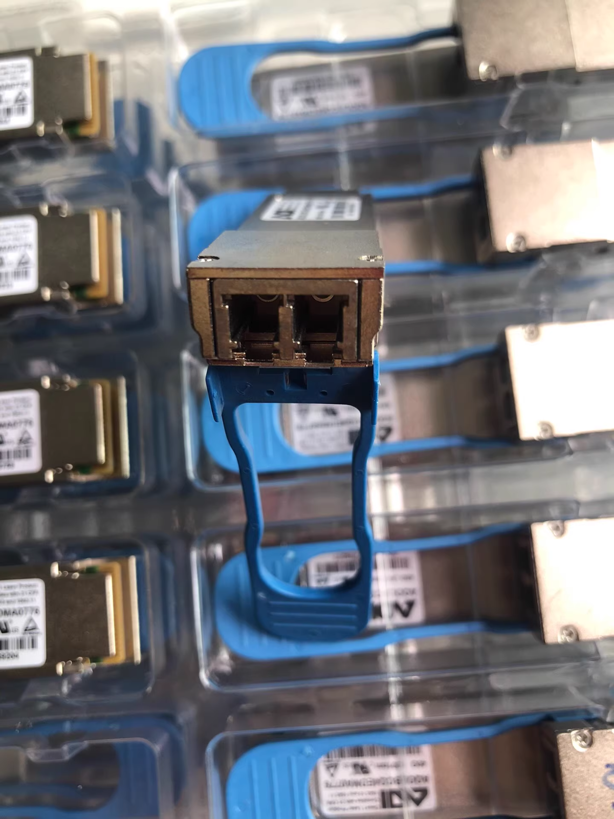 4 St. AOI QSFP+ 40G-LR4 Lite 2km 1301nm 4xCWDM Daul LC SMF AQOLBCQ4EDMA0776