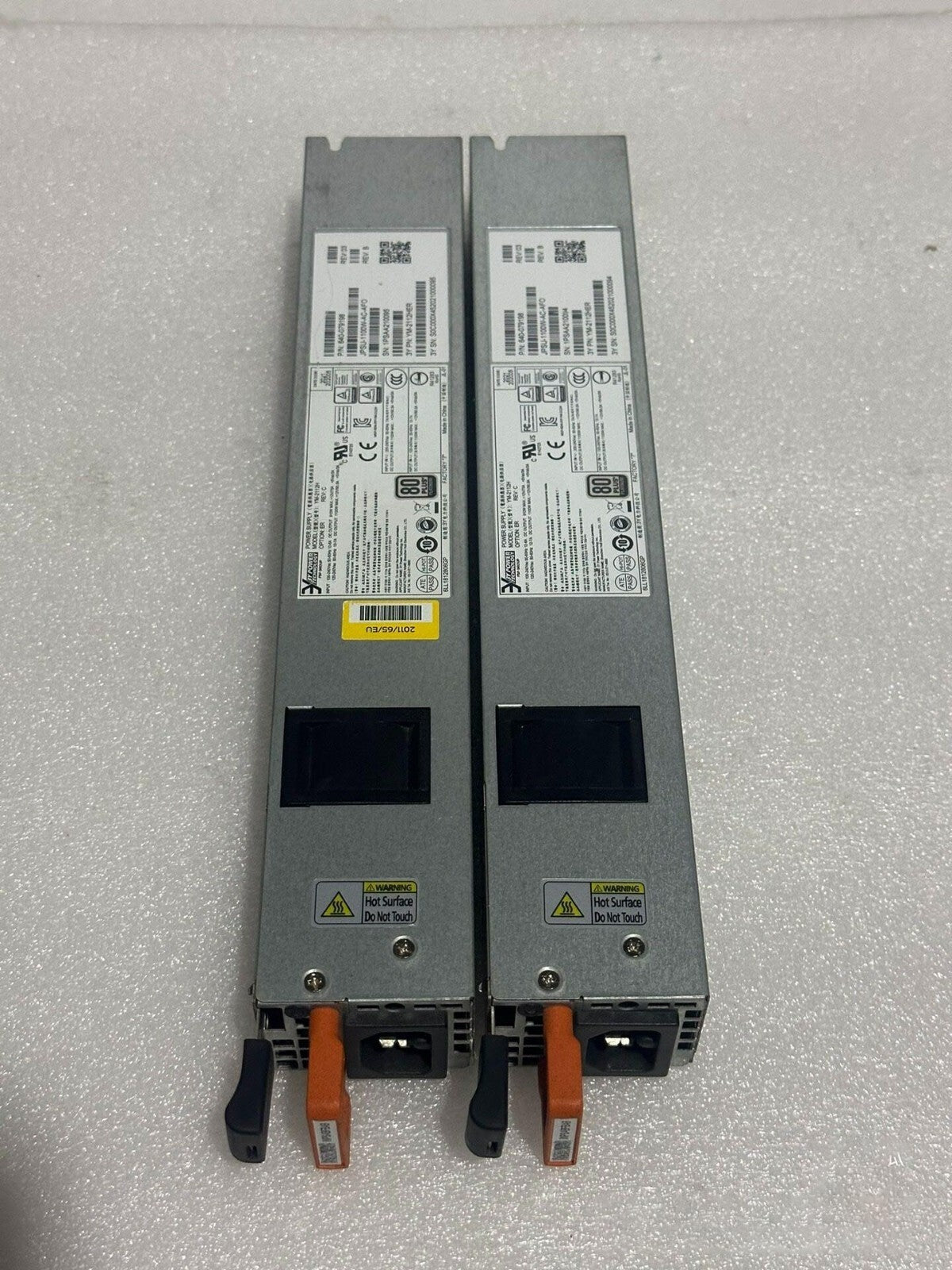 1 unidad Fuente de alimentación Juniper JPSU-1100W-AC-AFO 640-079198 Usada