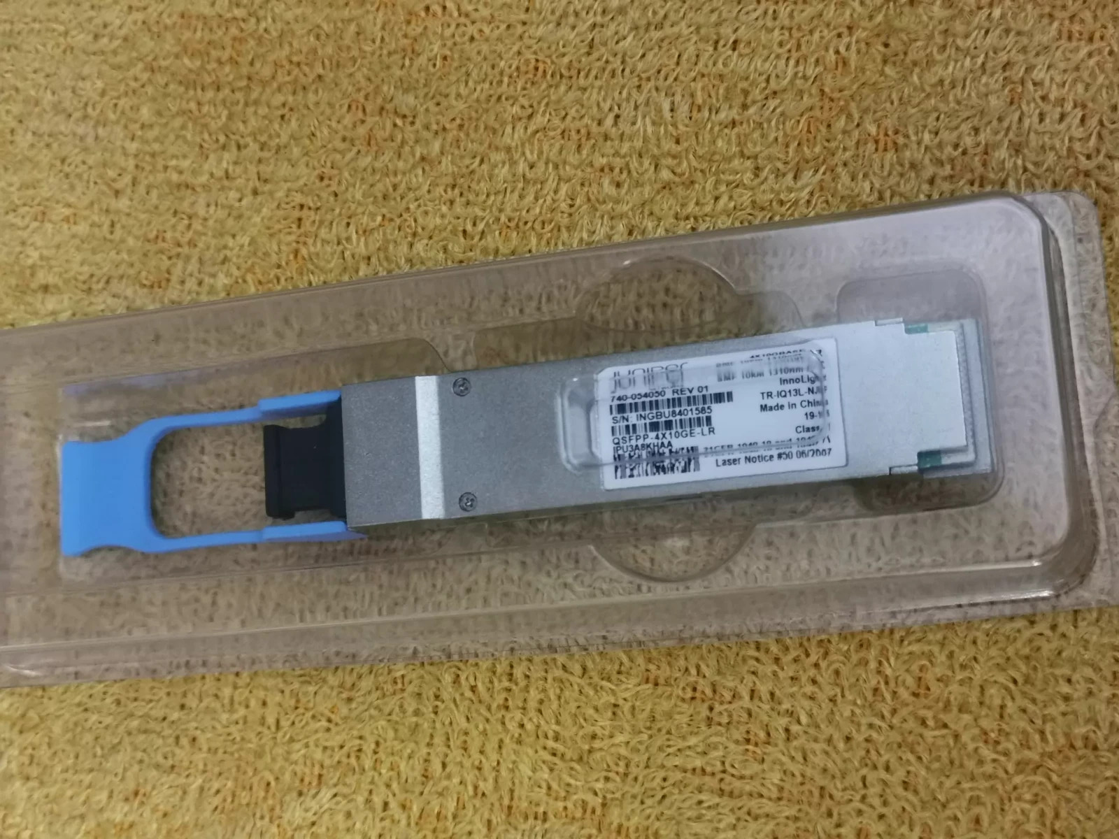 1pcs Juniper QSFPP-4X10GE-LR 740-054050 4X10GBASE-LR SMF 10km 1310nm 40G Module