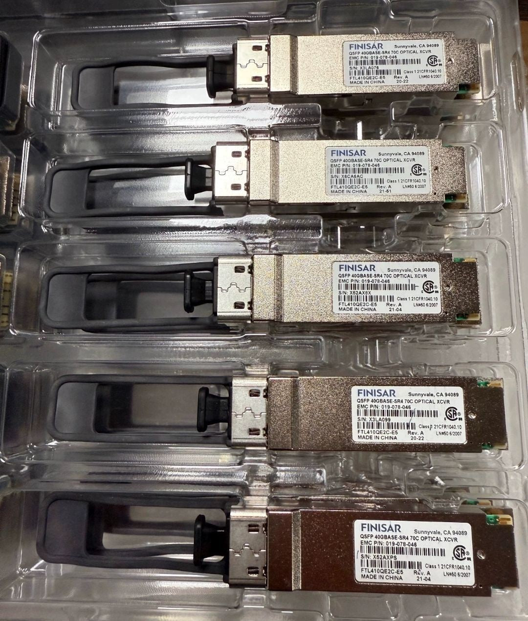 Lot of 5 Finisar FTL410QE2C-E5 019-078-046 40GBASE-SR4 QSFP Transceiver For EMC