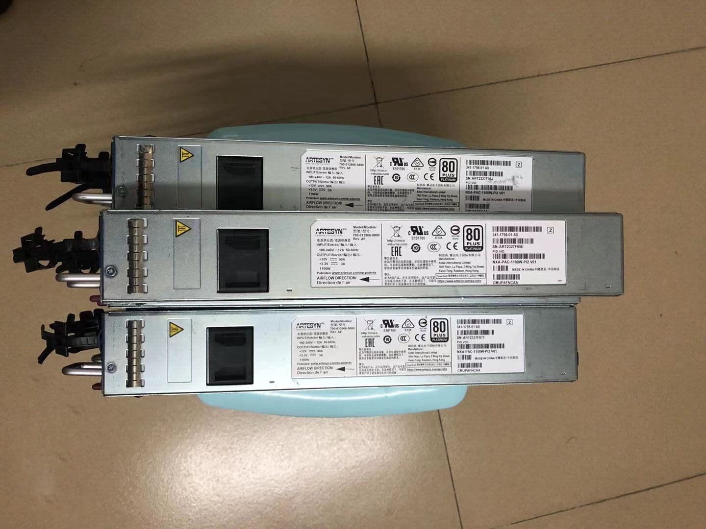 Fuente de alimentación Cisco NXA-PAC-1100W-PI2 (de adelante hacia atrás) para N9K-C9336C Buena