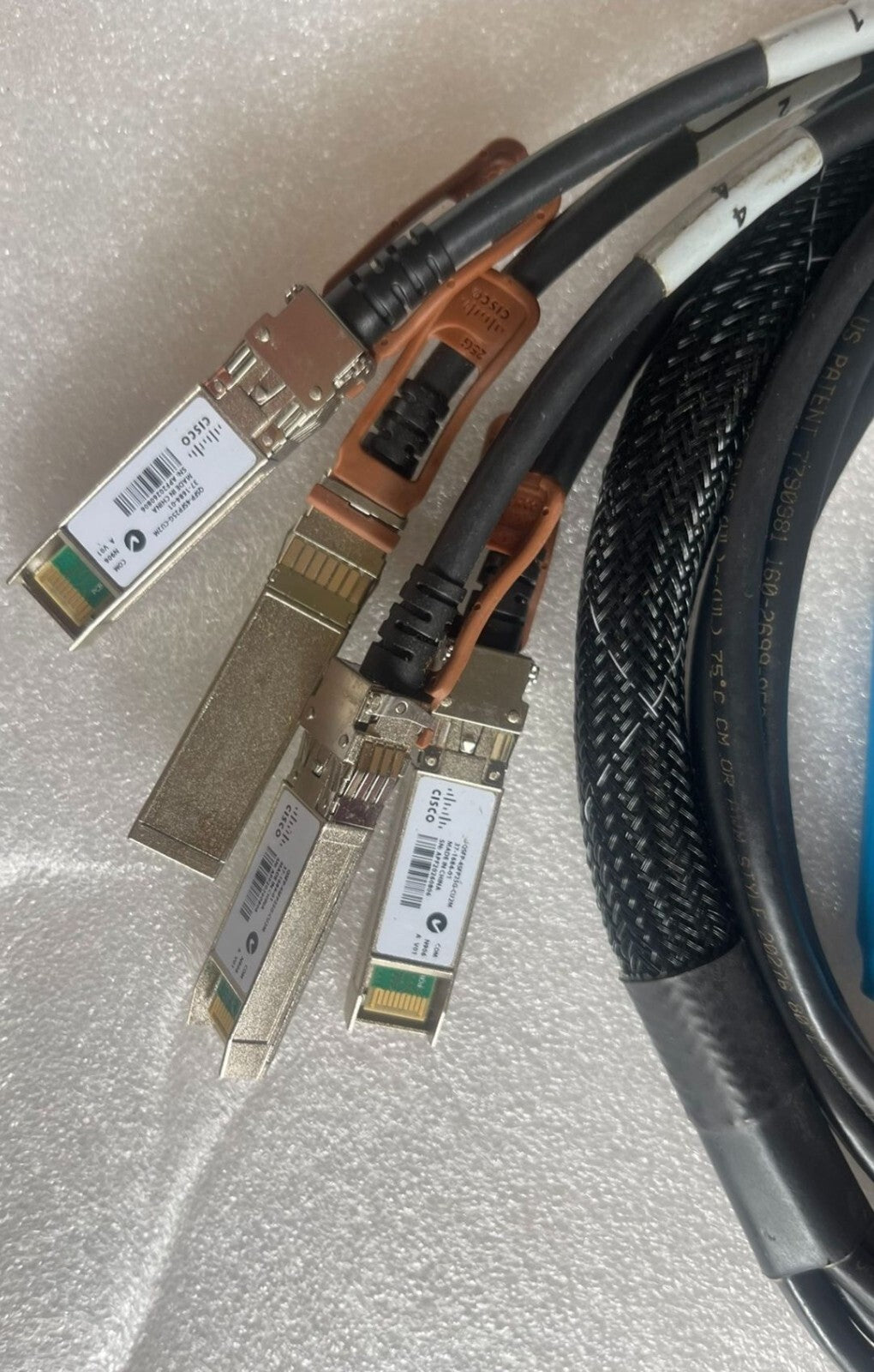 1pcs CISCO QSFP-4SFP25G-CU2M 37-1684-01 100G QSFP28 to 4 x SFP25G 2M Cable