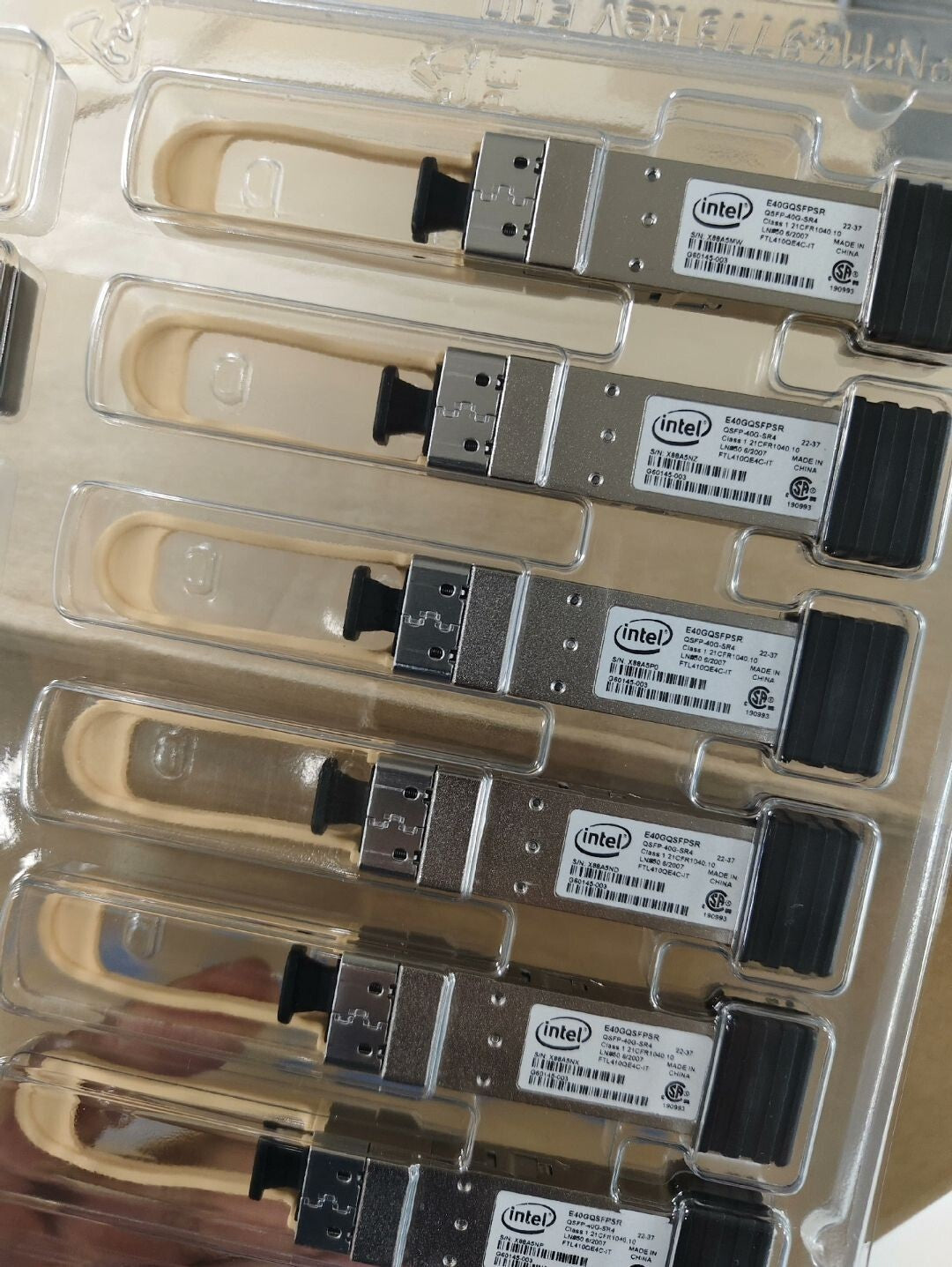 8 St. INTEL E40GQSFPSR FTL410QE4C-IT QSFP-40G-SR4 150m QSFP Optischer Transceiver
