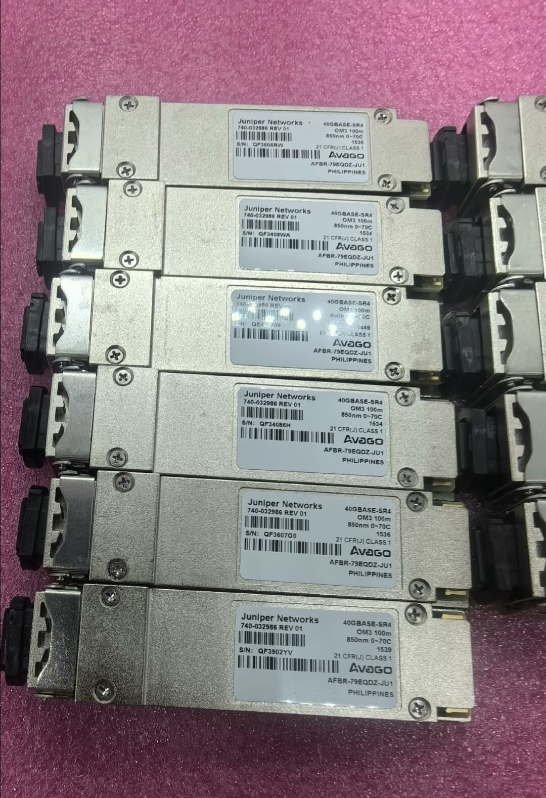 10 unidades de transceptores Juniper QFX-QSFP-40G-SR4 40GBASE-SR4 850 Avago AFBR-79EQDZ-JU1