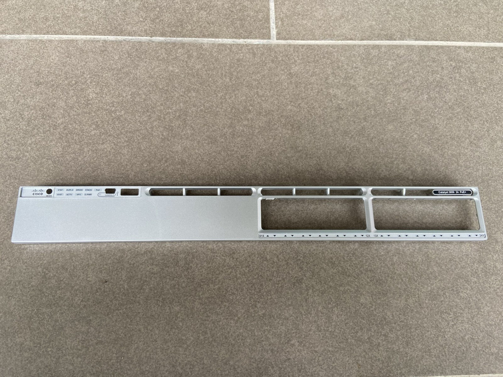 Nueva placa frontal estilo Cisco WS-C3850-24P-S para reemplazar