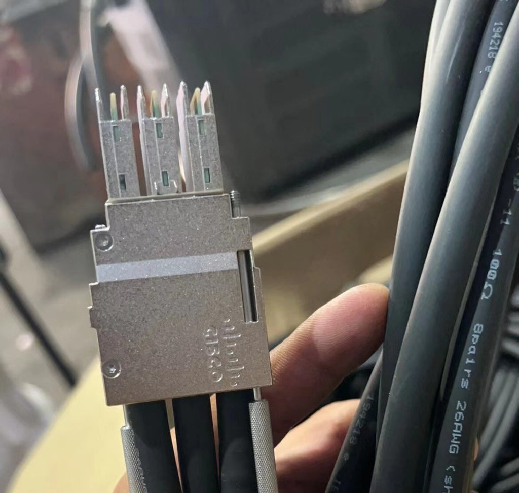 1 pc New Cisco STACK-T1-3M Stacking Cable VIA Fedex P1
