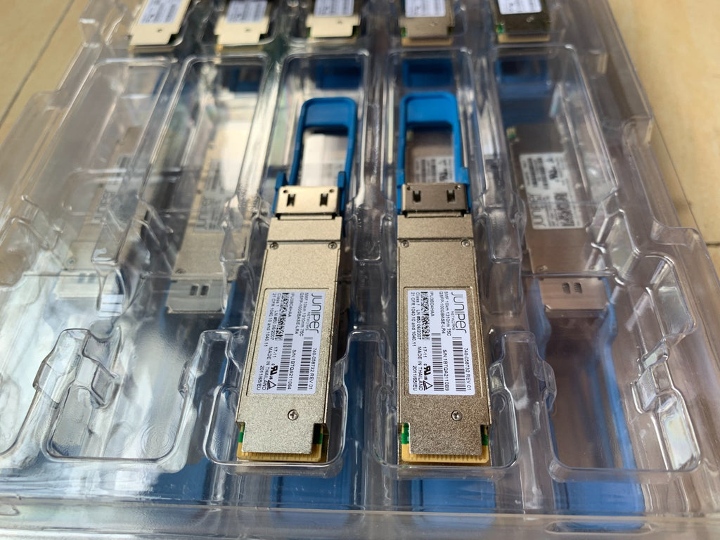 1PCS Juniper QSFP-100GBASE-LR4 740-058732 SMF 10km 1310nm 75c Transceiver Module