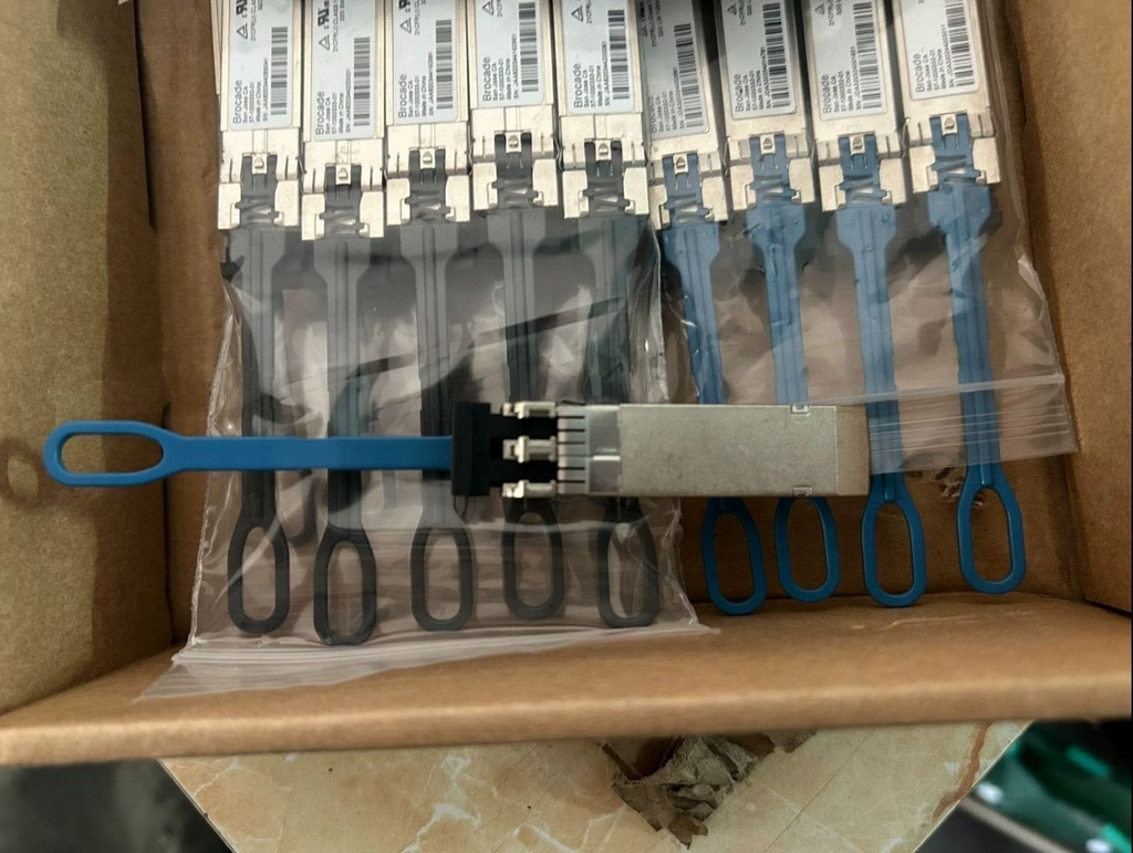 1pcs Brocade 57-1000332-01 32GB 10KM LW SFP XBR-000238 Transceiver Module