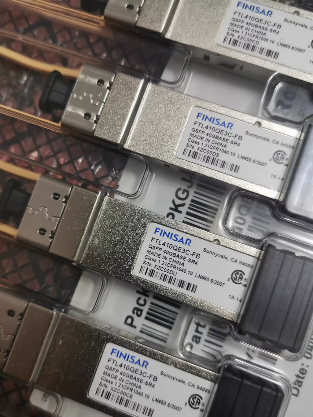 2pcs Genuine Finisar FTL410QE3C-FB 40GBASE-SR4 QSFP+ 40G 850nm 150m Transceiver
