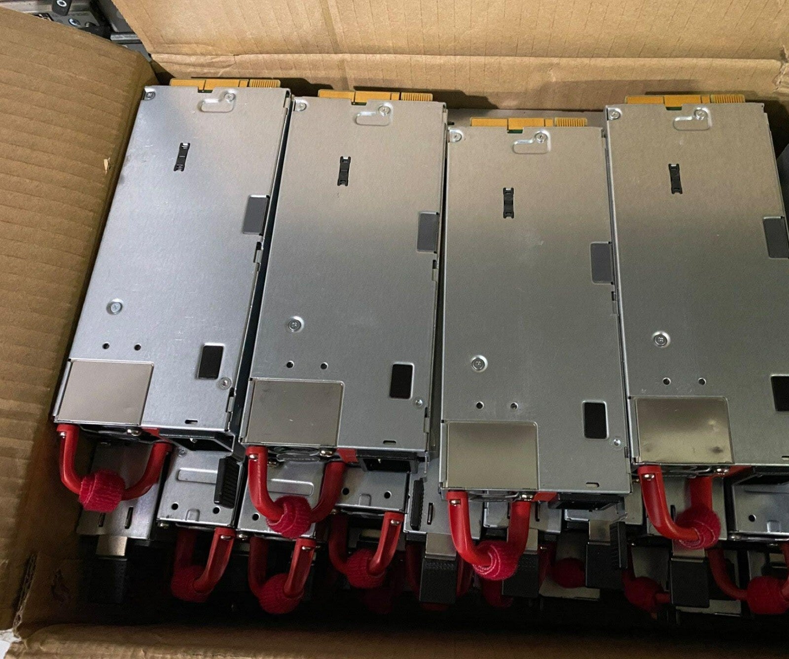 Fuente de alimentación de CA Arista Networks 1900W para DCS-7280CR2A (PWR-1900AC-F) Buen trabajo