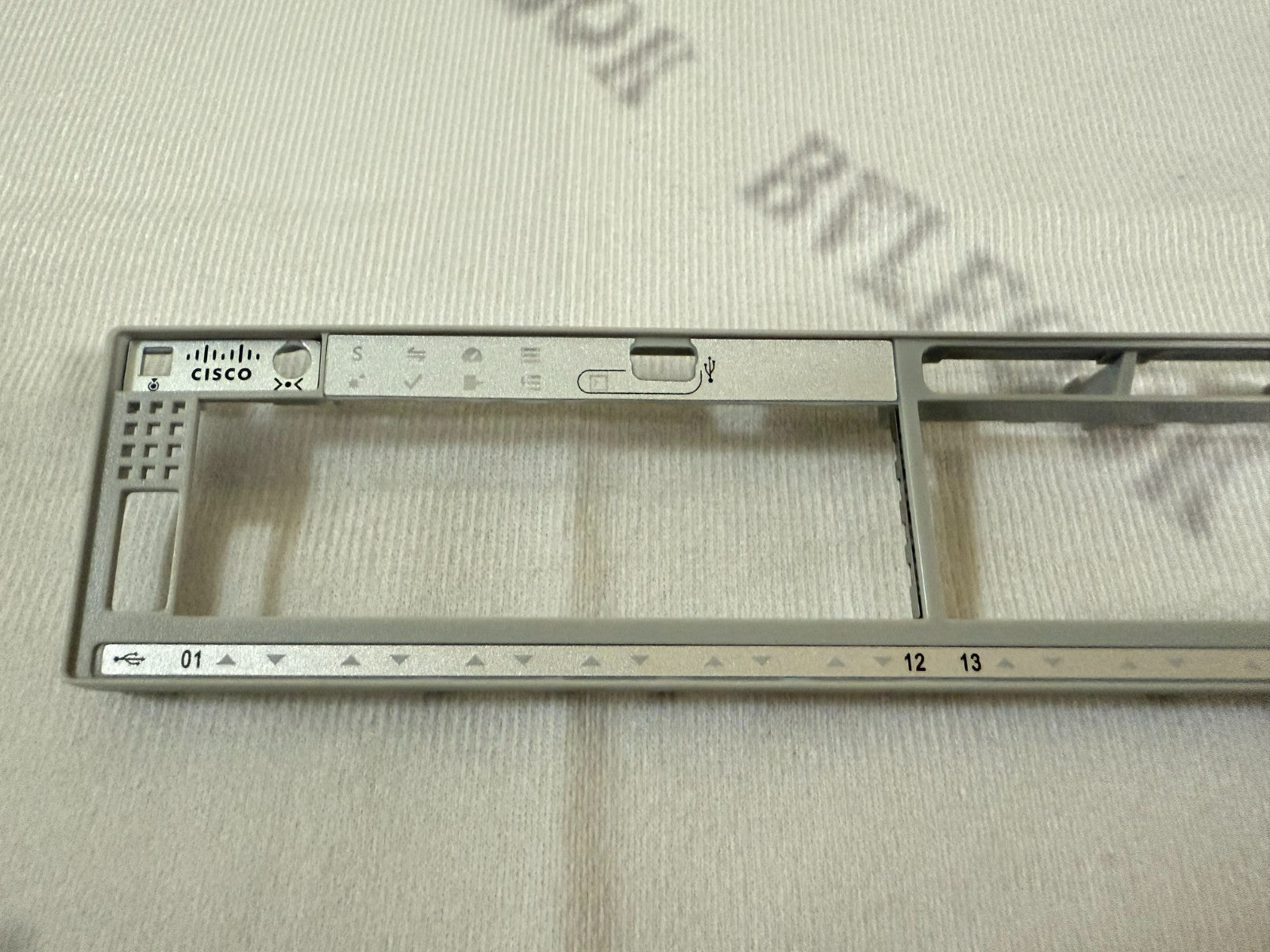 Bisel Cisco Catalyst C9300-48S-E C9300-48S-A Cubierta frontal de repuesto *NUEVO