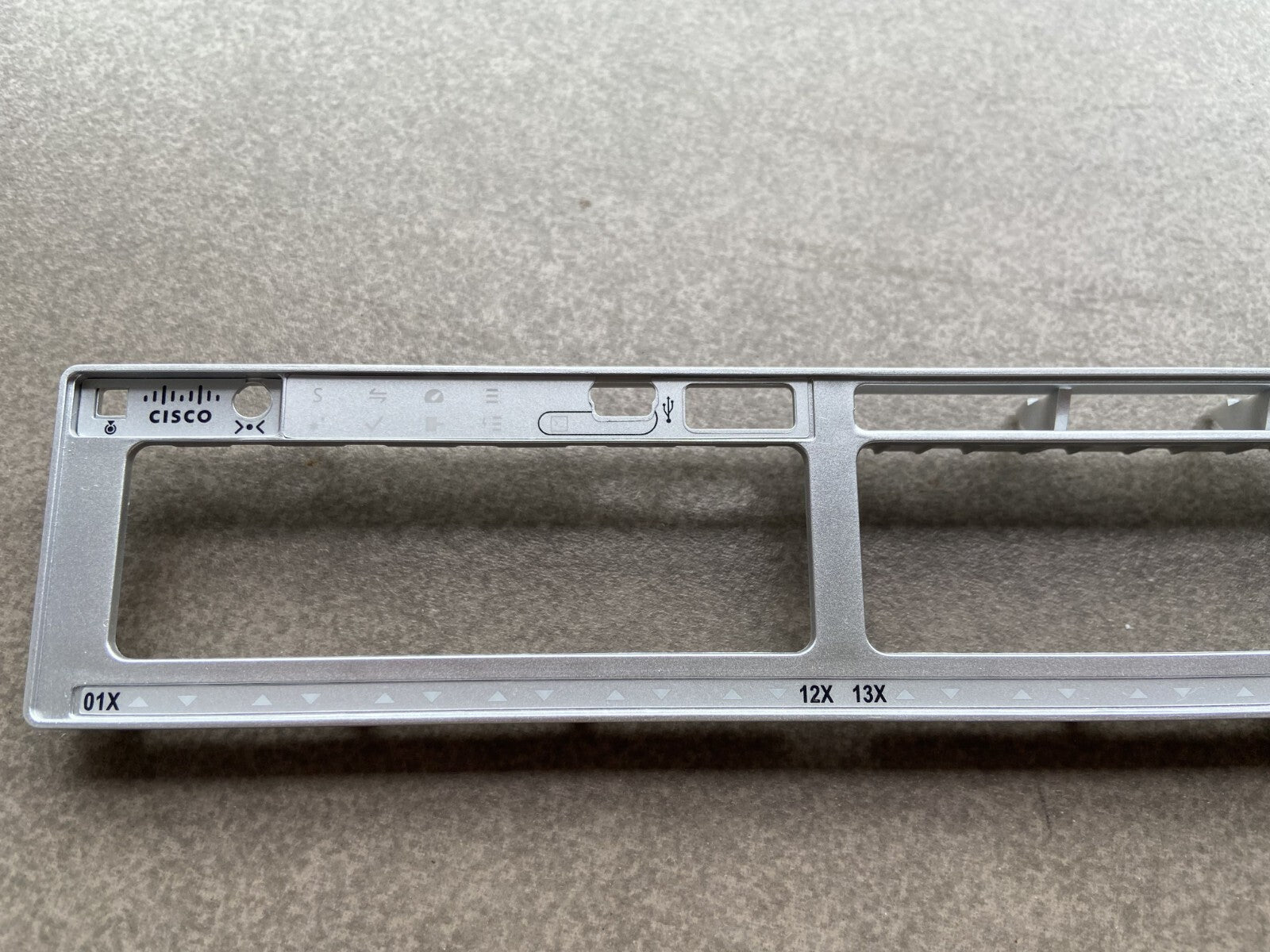 Cisco Catalyst C9300-48T-E C9300-48T-A Embellecedor frontal para reemplazo