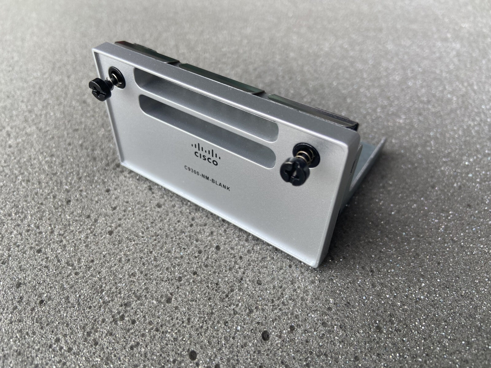 CISCO C9300-NM-BLANK=NM-BLANK-T1 Tapa de ranura de módulo para la serie 9300