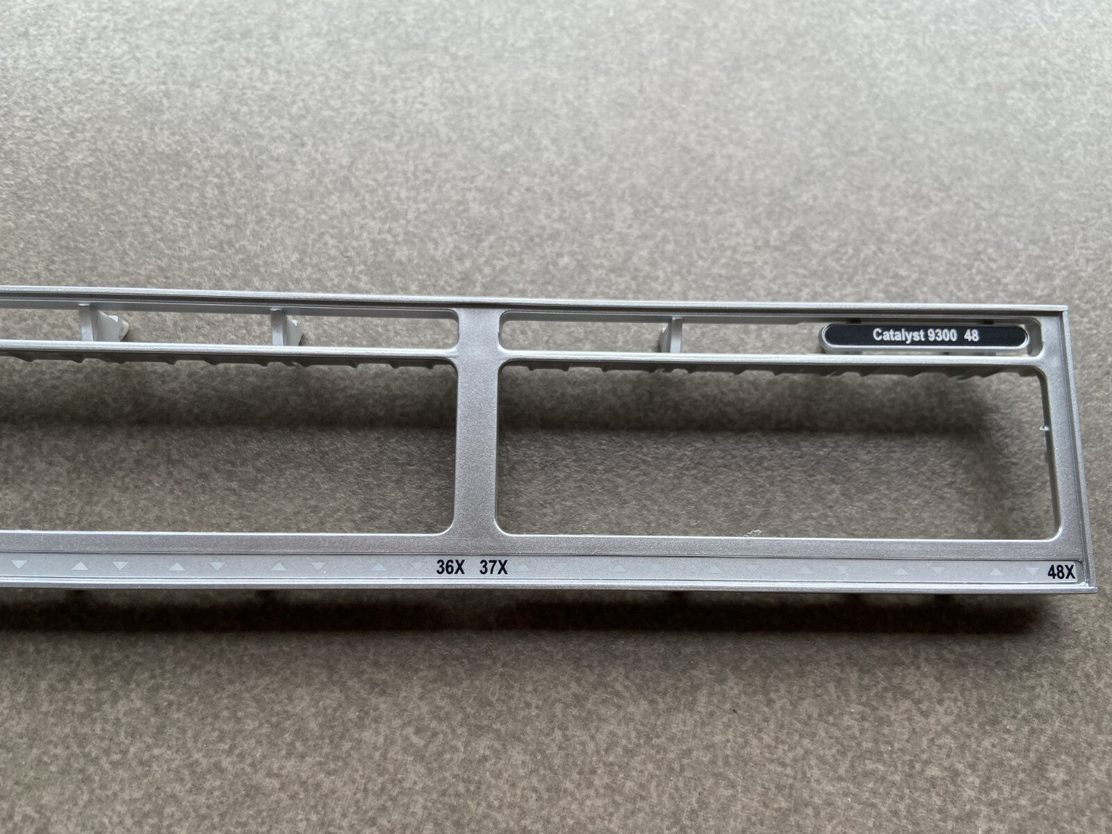 Cisco Catalyst C9300-48T-E C9300-48T-A Embellecedor frontal para reemplazo