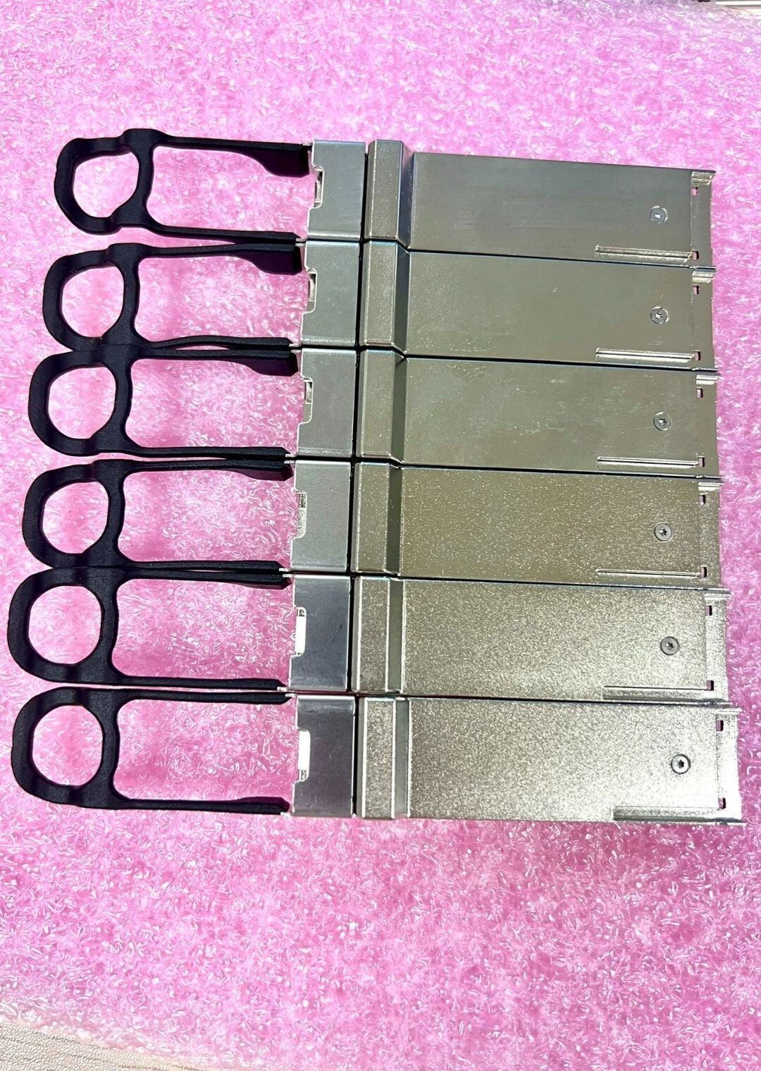 1pcs Mellanox MC2207411-SR4L QSFP+, MPO, 850nm, Up to 30M 4x14Gb/s Up to 56Gb