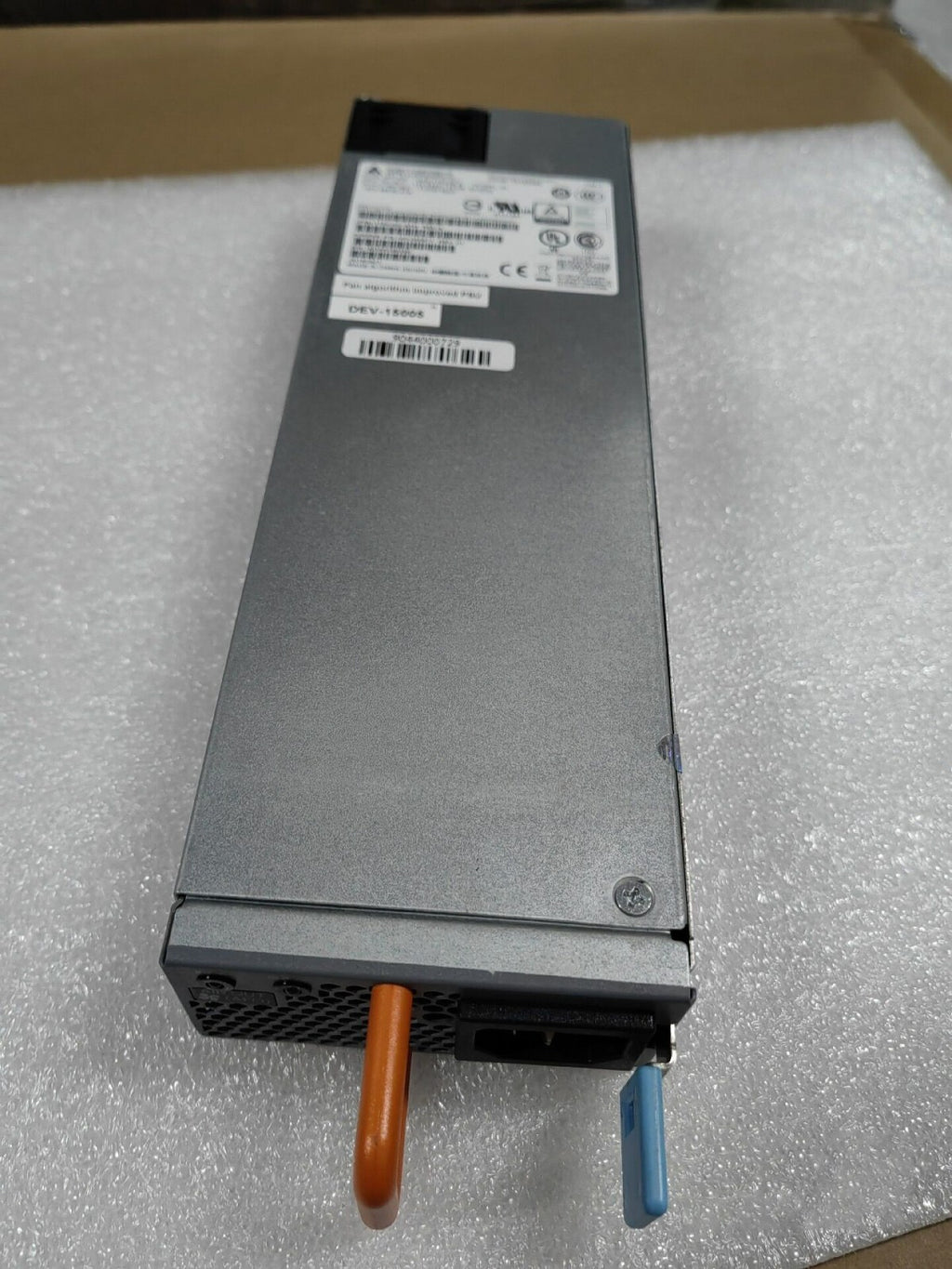 Fuente de alimentación Juniper JPSU-1100-AC-AFO 740-046871 Flujo de aire frontal a trasero para EX4300