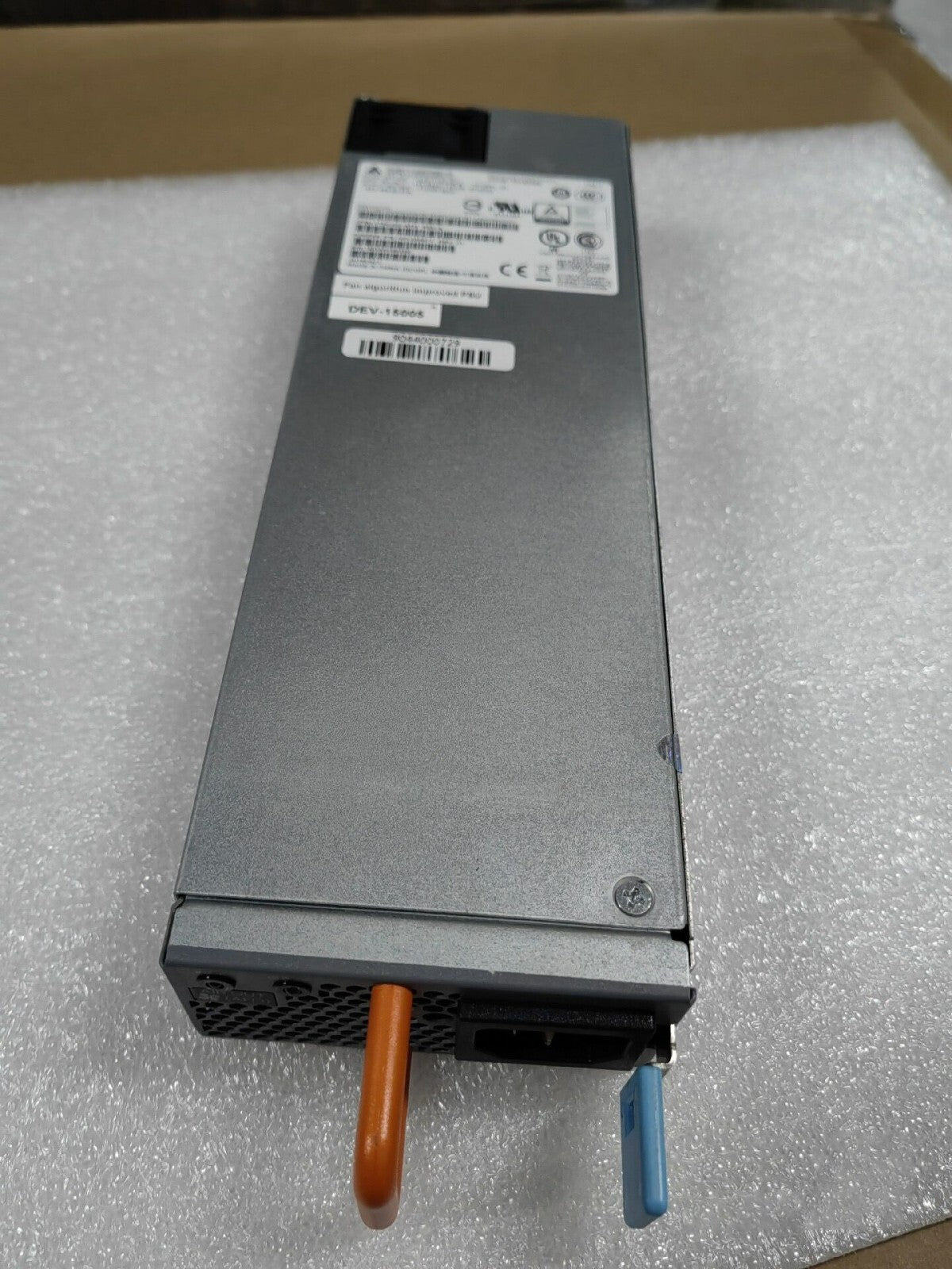 Fuente de alimentación Juniper JPSU-1100-AC-AFO 740-046871 Flujo de aire frontal a trasero para EX4300