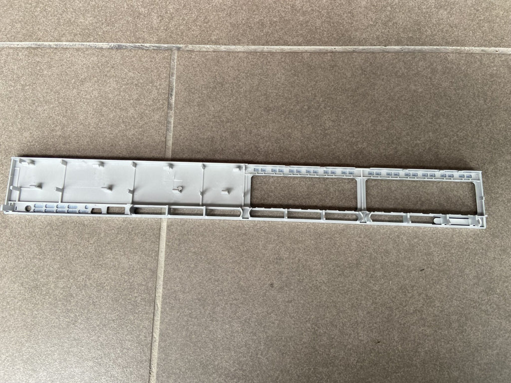 Old style Cisco WS-C3850-24U-L  or - S  24 UPOE faceplate for replacement
