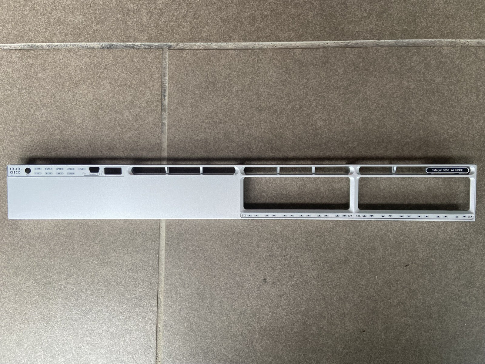 Old style Cisco WS-C3850-24U-L  or - S  24 UPOE faceplate for replacement