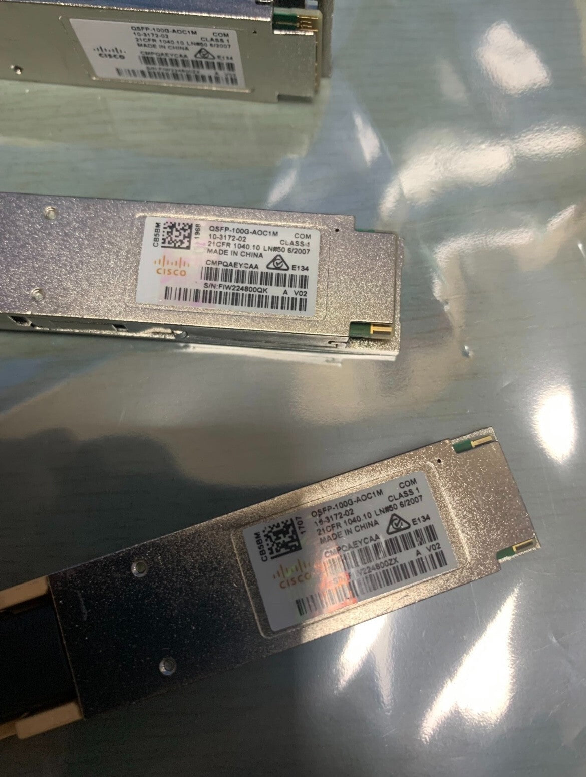 1PC gebraucht Cisco QSFP-100G-AOC1M 100GBASE QSFP Aktives Optisches Kabel VIA Fedex P1