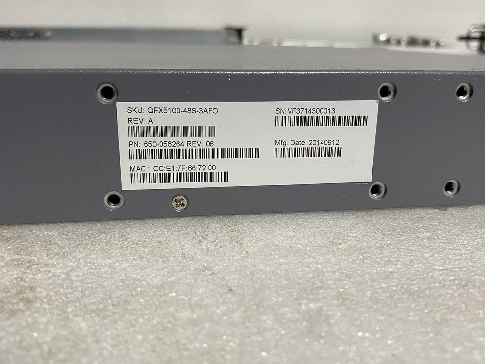 Juniper QFX5100-48S-3AFO 48-Port SFP+ 6x QSFP+ 2x JPSU-650W-AC-AFO Switch