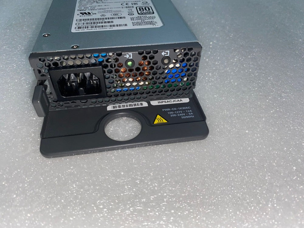 Fuente de alimentación Cisco PWR-C6-1KWAC 80 Plus Platinum para la serie Cisco 9200