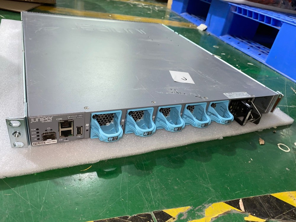 Juniper QFX5100-48S-AFI 48x 10Gb SFP+ 6x QSFP 40GE Switch with Power & Rack kit