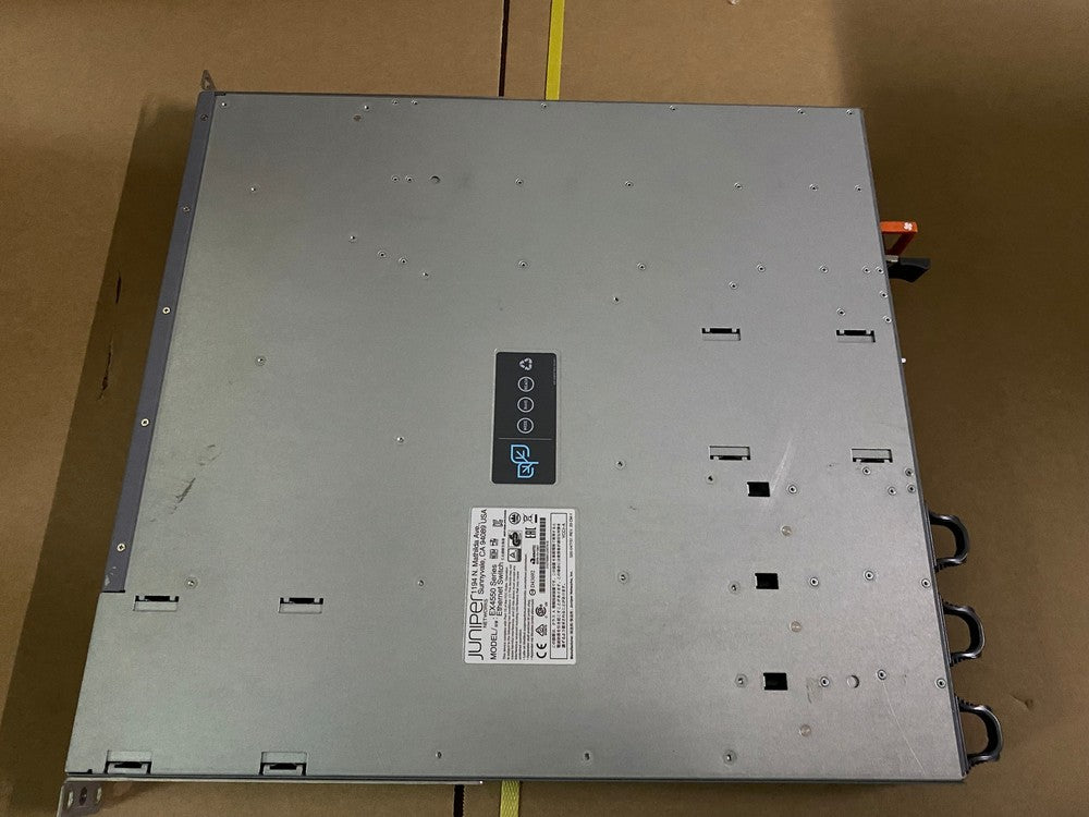 Juniper EX4550-32T-AFO Switch de 32 puertos 1/10GB con doble fuente de alimentación de CA y ventilador