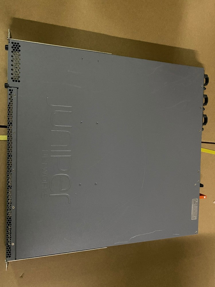 Juniper EX4550-32T-AFO Switch de 32 puertos 1/10GB con doble fuente de alimentación de CA y ventilador