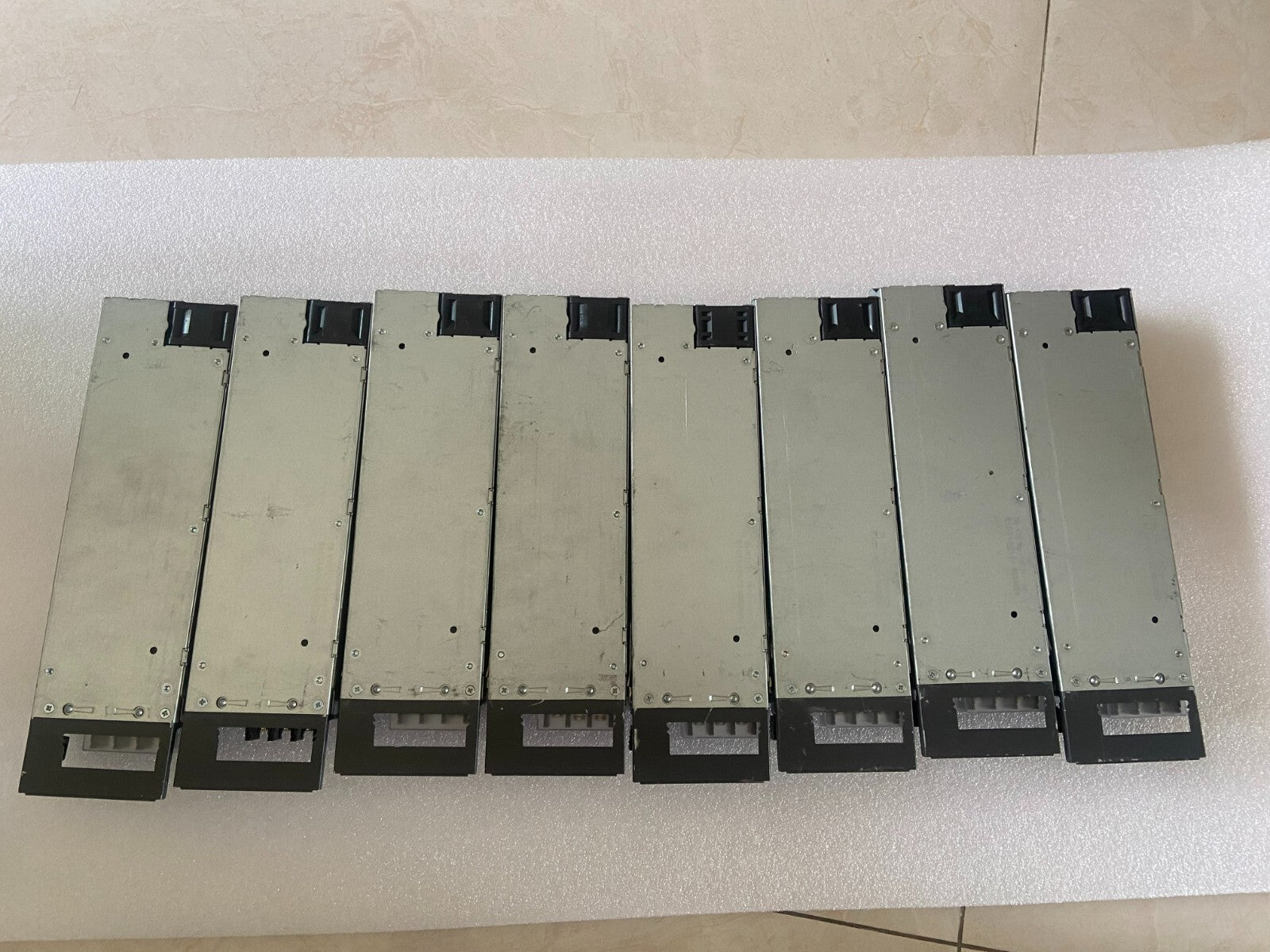 1 unidad de fuente de alimentación de CC Cisco de 715 W PWR-C1-715WDC para 9300-24P 48P /T en buen estado