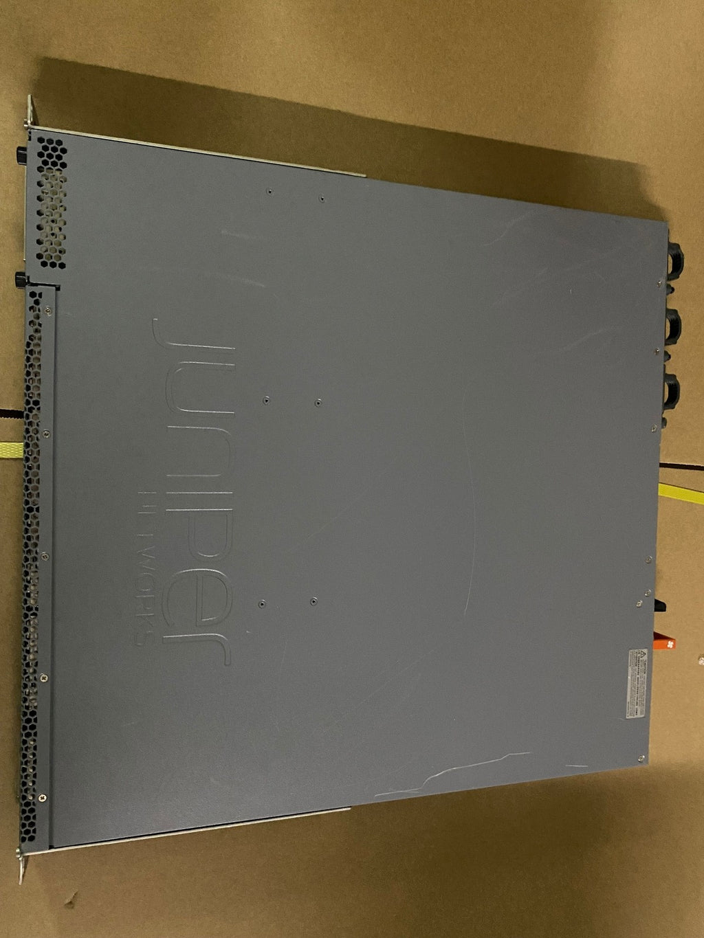 Juniper EX4550-32T-AFO Switch de 32 puertos 1/10GB con doble fuente de alimentación de CA y ventilador