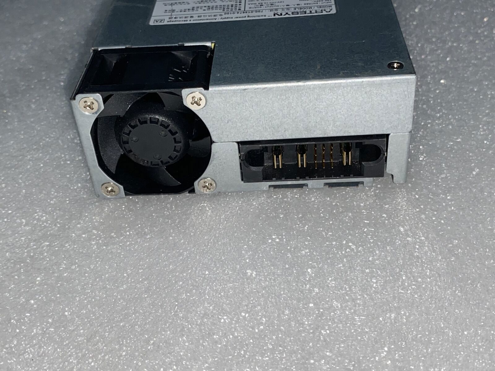 Fuente de alimentación de CA Cisco PWR-C6-125WAC de 125 W para switches Catalyst serie 9200