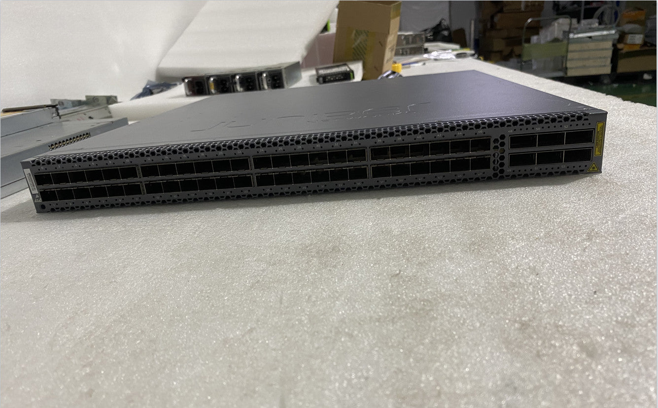 Juniper QFX5100-48S-3AFO 48-Port SFP+ 6x QSFP+ 2x JPSU-650W-AC-AFO Switch
