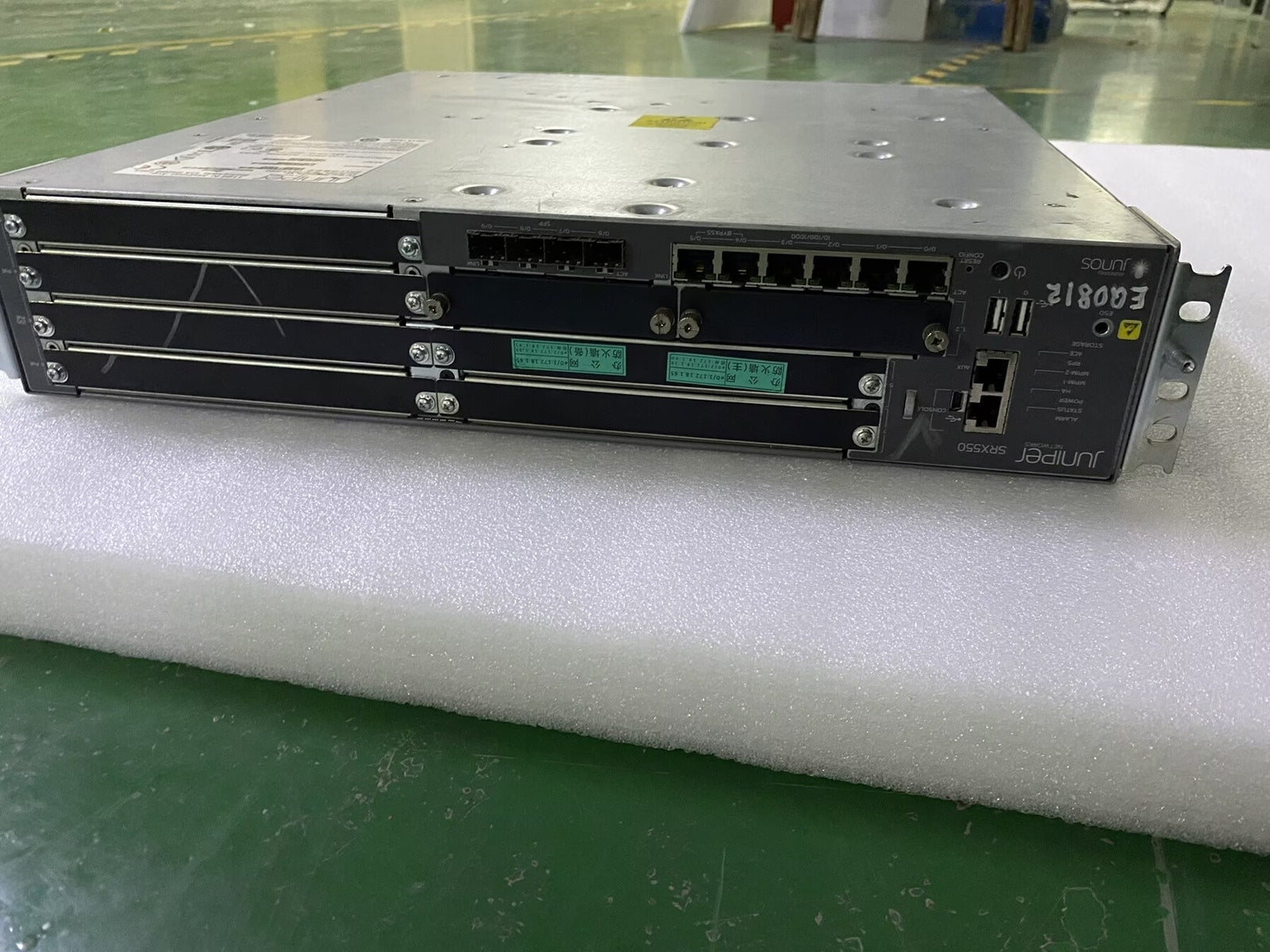 Juniper SRX550-645AP SRX550 Pasarela de servicios Firewall con fuente de alimentación dual