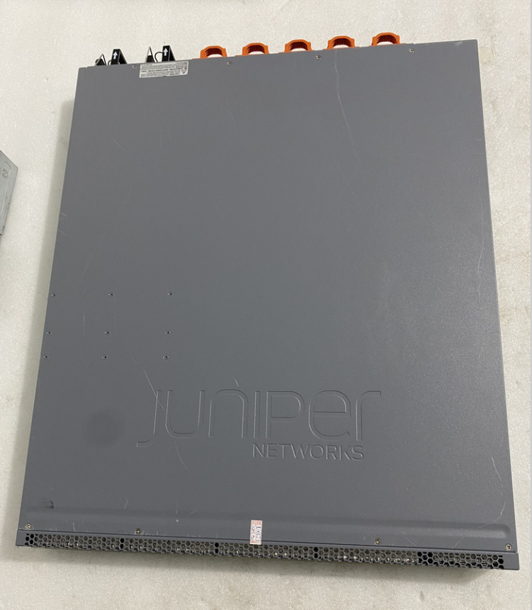 Juniper QFX5100-48S-3AFO 48-Port SFP+ 6x QSFP+ 2x JPSU-650W-AC-AFO Switch