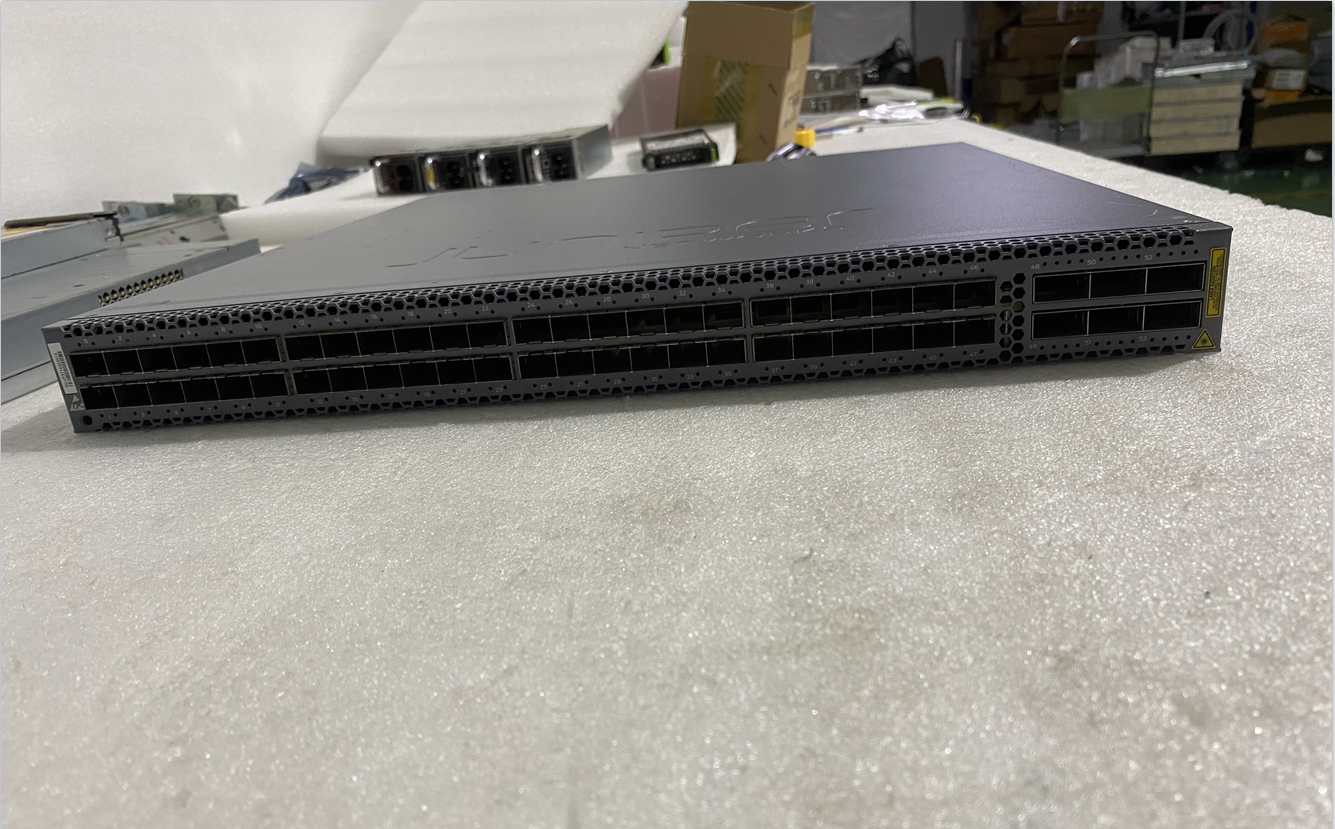 Juniper QFX5100-48S-3AFO 48-Port SFP+ 6x QSFP+ 2x JPSU-650W-AC-AFO Switch