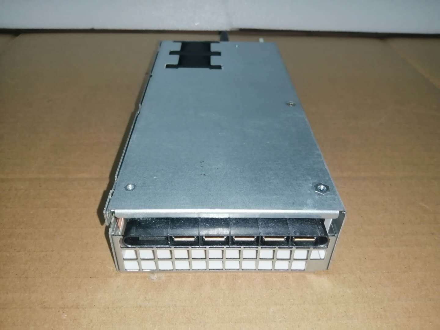 1 unidad para fuente de alimentación Cisco N9K-PUV-1200W 341-1309-01